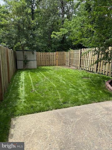 6302 PADDINGTON LN, Centreville, VA 20120