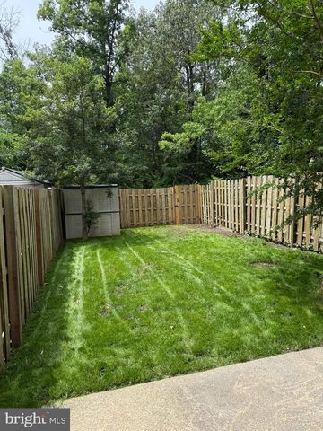 6302 PADDINGTON LN, Centreville, VA 20120