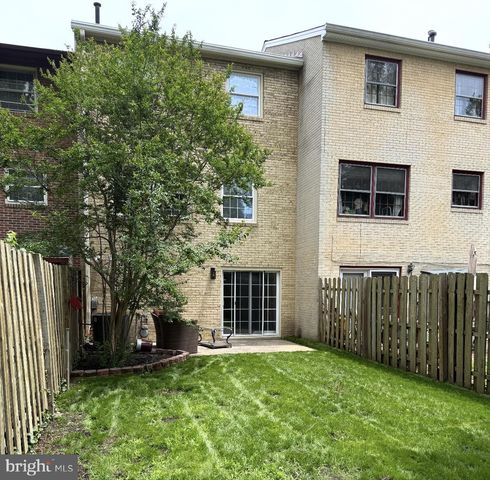 6302 PADDINGTON LN, Centreville, VA 20120