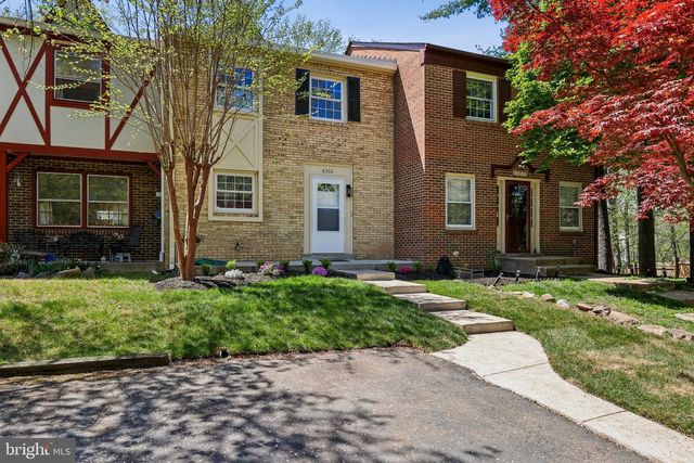 6302 PADDINGTON LN, Centreville, VA 20120