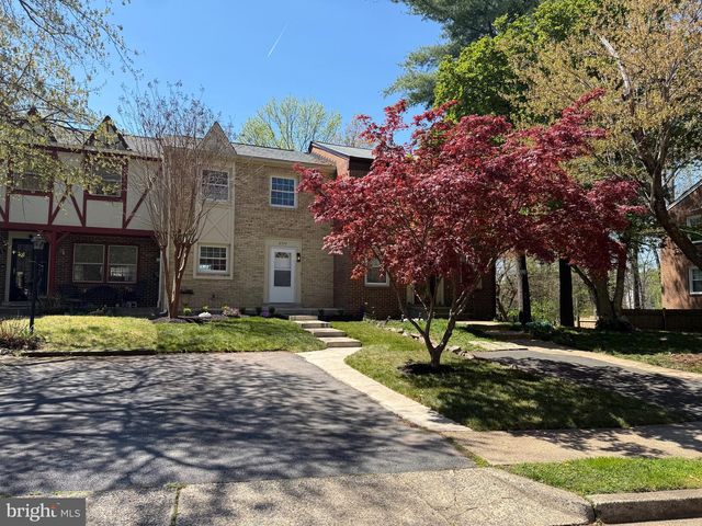 6302 PADDINGTON LN, Centreville, VA 20120