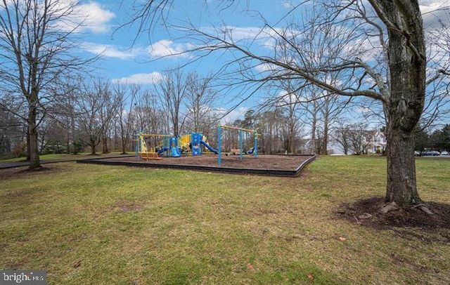 6302 PADDINGTON LN, Centreville, VA 20120