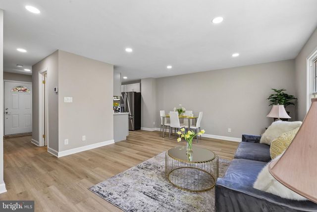 6302 PADDINGTON LN, Centreville, VA 20120