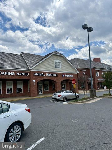 6302 PADDINGTON LN, Centreville, VA 20120