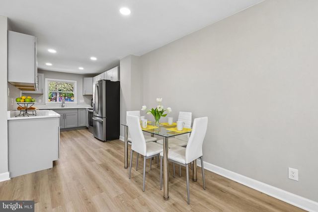 6302 PADDINGTON LN, Centreville, VA 20120