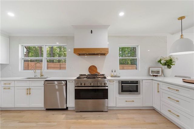 403 Rockbridge Road SW, Lilburn, GA 30047