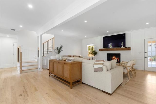 403 Rockbridge Road SW, Lilburn, GA 30047