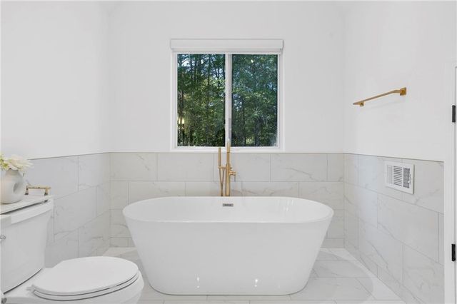 403 Rockbridge Road SW, Lilburn, GA 30047