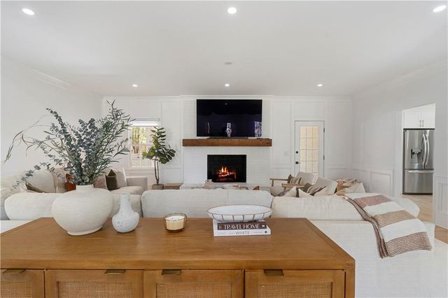 403 Rockbridge Road SW, Lilburn, GA 30047