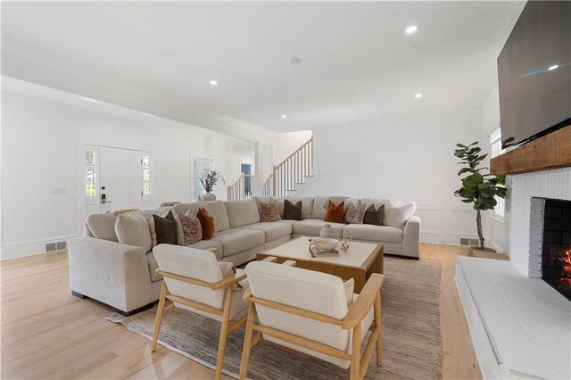 403 Rockbridge Road SW, Lilburn, GA 30047