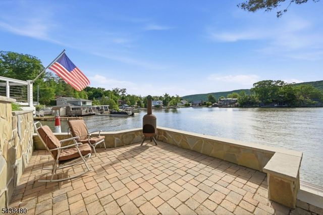 53 Shore Ave, Greenwood Lake, NY 10925