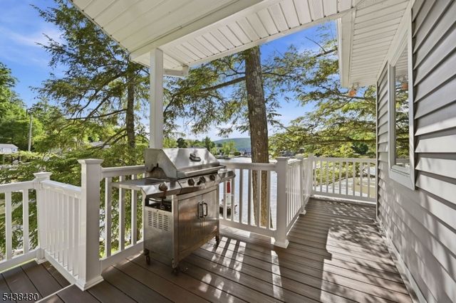 53 Shore Ave, Greenwood Lake, NY 10925