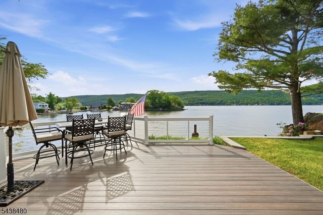 53 Shore Ave, Greenwood Lake, NY 10925