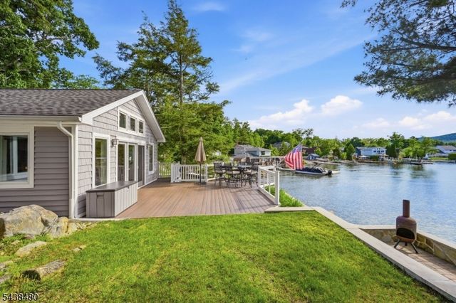 53 Shore Ave, Greenwood Lake, NY 10925