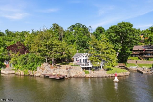 53 Shore Ave, Greenwood Lake, NY 10925
