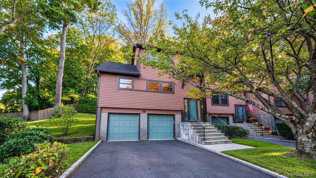 8 Adams Court, Oyster Bay, NY 11771 — exterior