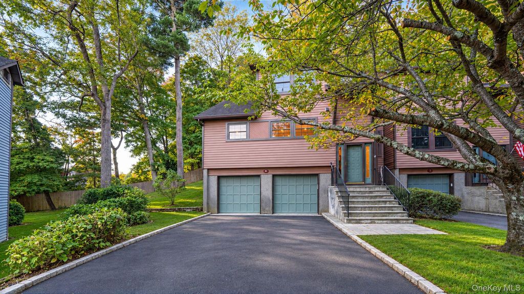 8 Adams Court, Oyster Bay, NY 11771 — photo 3