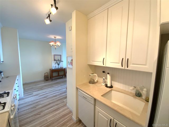 27010 Grand Central Parkway 10X, Floral Park, NY 11005