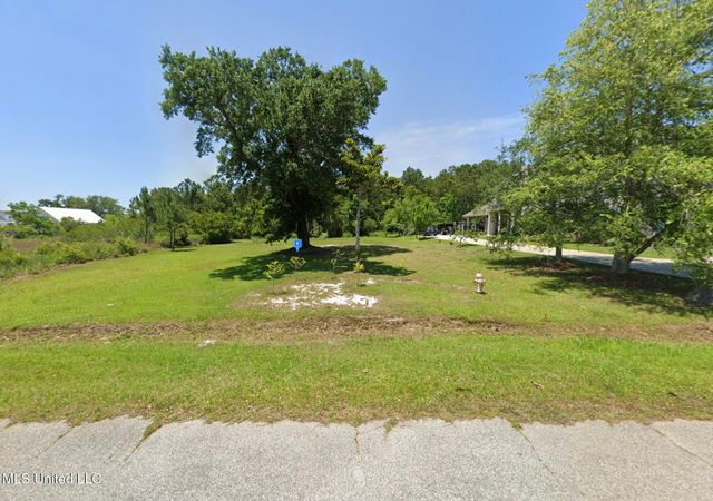 119 Victoria Lane, Pass Christian, MS 39571