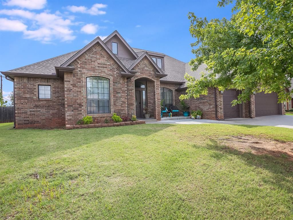 100 S Nelson Drive, Mustang, OK 73064