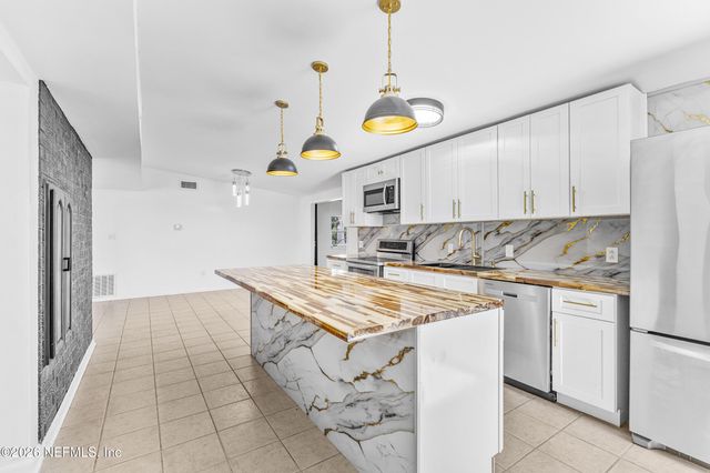 160 RIVER Drive, East Palatka, FL 32131