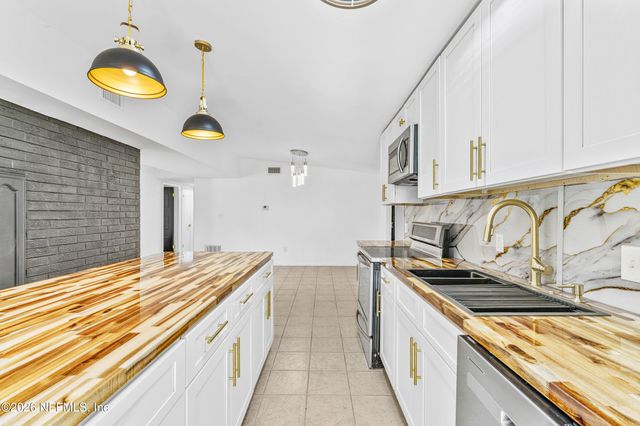 160 RIVER Drive, East Palatka, FL 32131