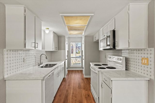 900 Wandering Way Drive, Allen, TX 75002