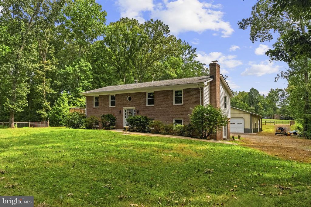 5483 BEACH RD, Midland, VA 22728