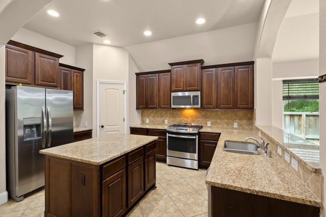 110 Logan Pass Court, Montgomery, TX 77316