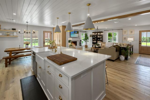 140 April Waters Drive W, Conroe, TX 77356