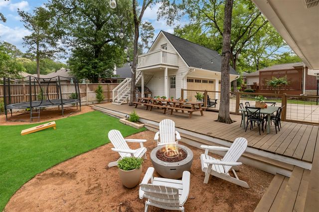 140 April Waters Drive W, Conroe, TX 77356