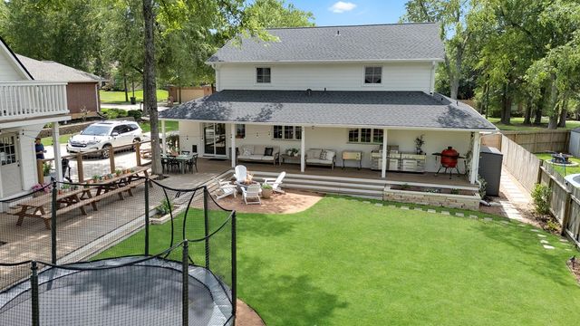 140 April Waters Drive W, Conroe, TX 77356