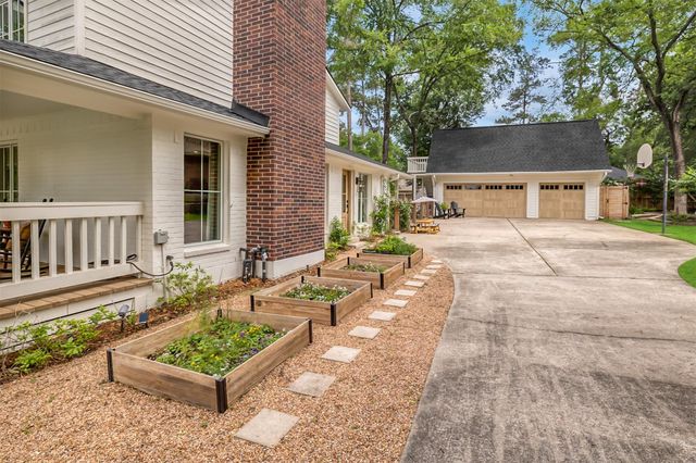 140 April Waters Drive W, Conroe, TX 77356