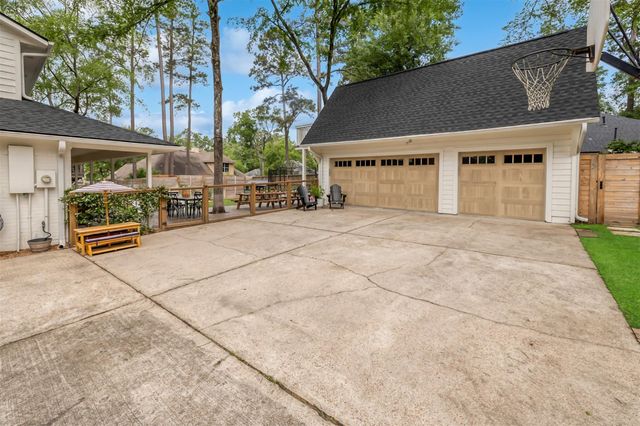 140 April Waters Drive W, Conroe, TX 77356