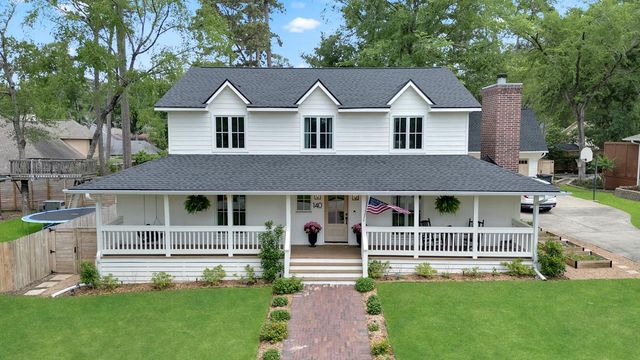 140 April Waters Drive W, Conroe, TX 77356