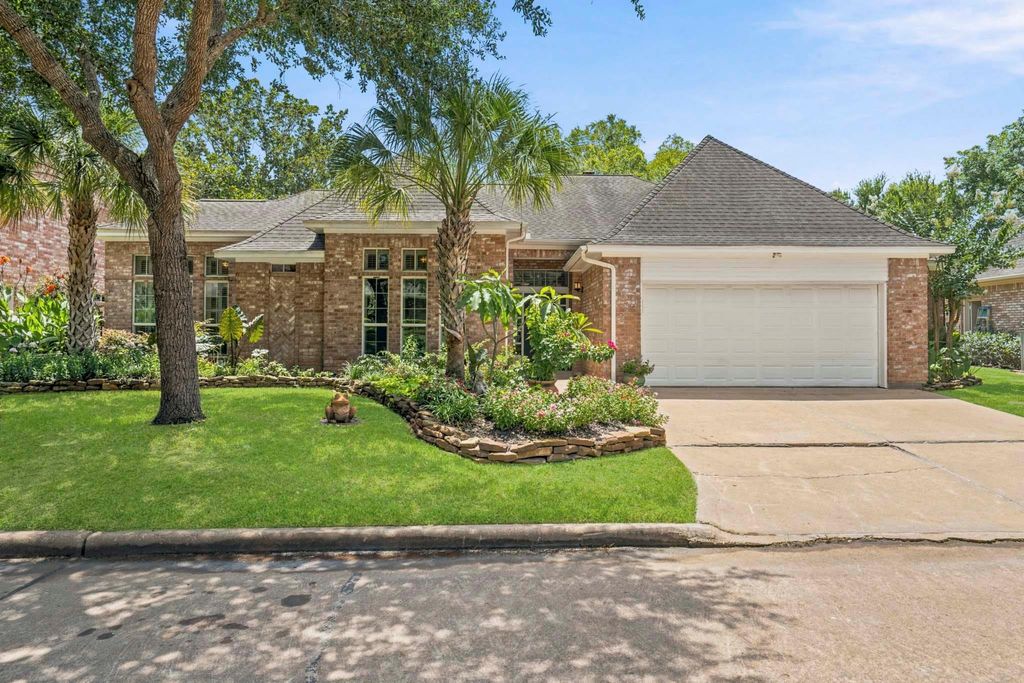 4610 Lake Village Drive, Fulshear, TX 77441