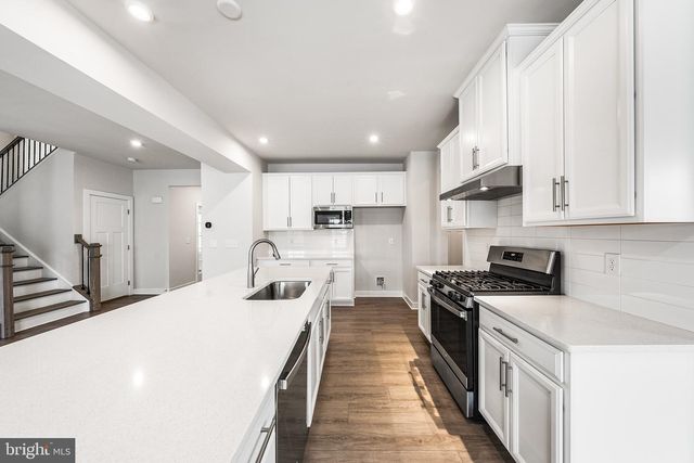 1079 WOODMONT LN, Catasauqua, PA 18032