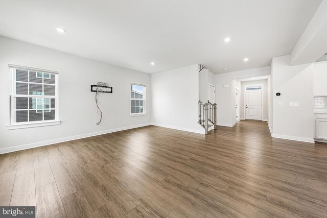 1079 WOODMONT LN, Catasauqua, PA 18032