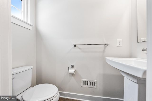 1079 WOODMONT LN, Catasauqua, PA 18032