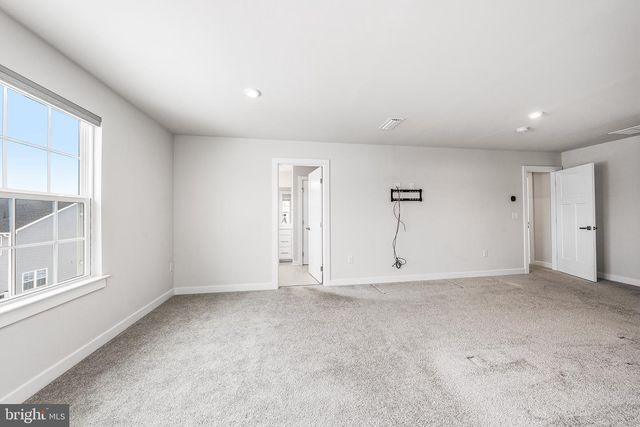 1079 WOODMONT LN, Catasauqua, PA 18032