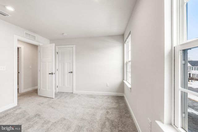 1079 WOODMONT LN, Catasauqua, PA 18032