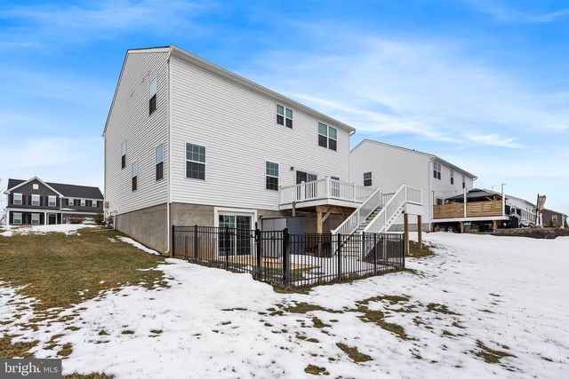 1079 WOODMONT LN, Catasauqua, PA 18032