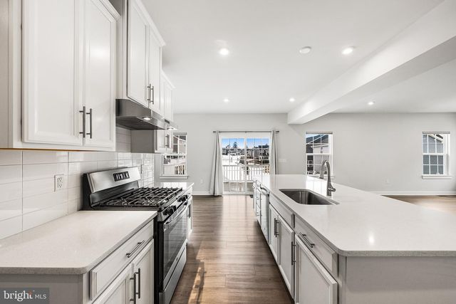 1079 WOODMONT LN, Catasauqua, PA 18032