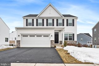 1079 WOODMONT LN, Catasauqua, PA 18032