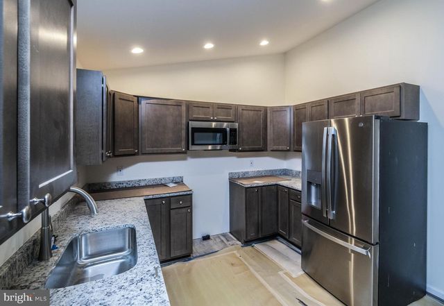 928 HIGH TOP RD, Linden, VA 22642