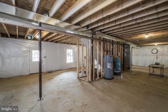 928 HIGH TOP RD, Linden, VA 22642