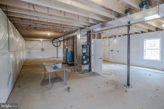 928 HIGH TOP RD, Linden, VA 22642