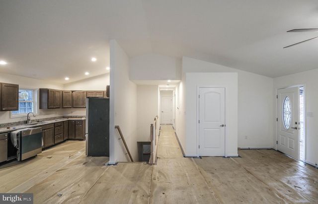 928 HIGH TOP RD, Linden, VA 22642