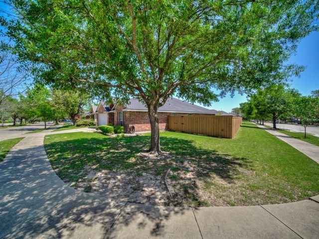2040 Old Glory Lane, Heartland, TX 75126