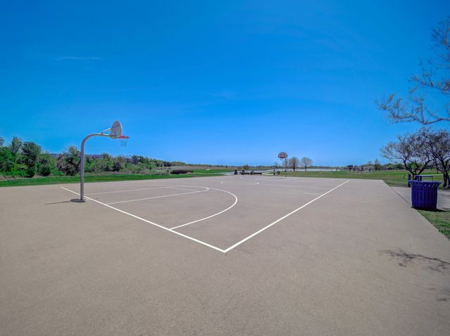 2040 Old Glory Lane, Heartland, TX 75126